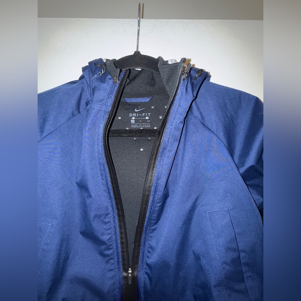 NIKE Women’s Therma Shield 2 in 1 Training Jacket SIZE: SMALL - Picture 11 of 16